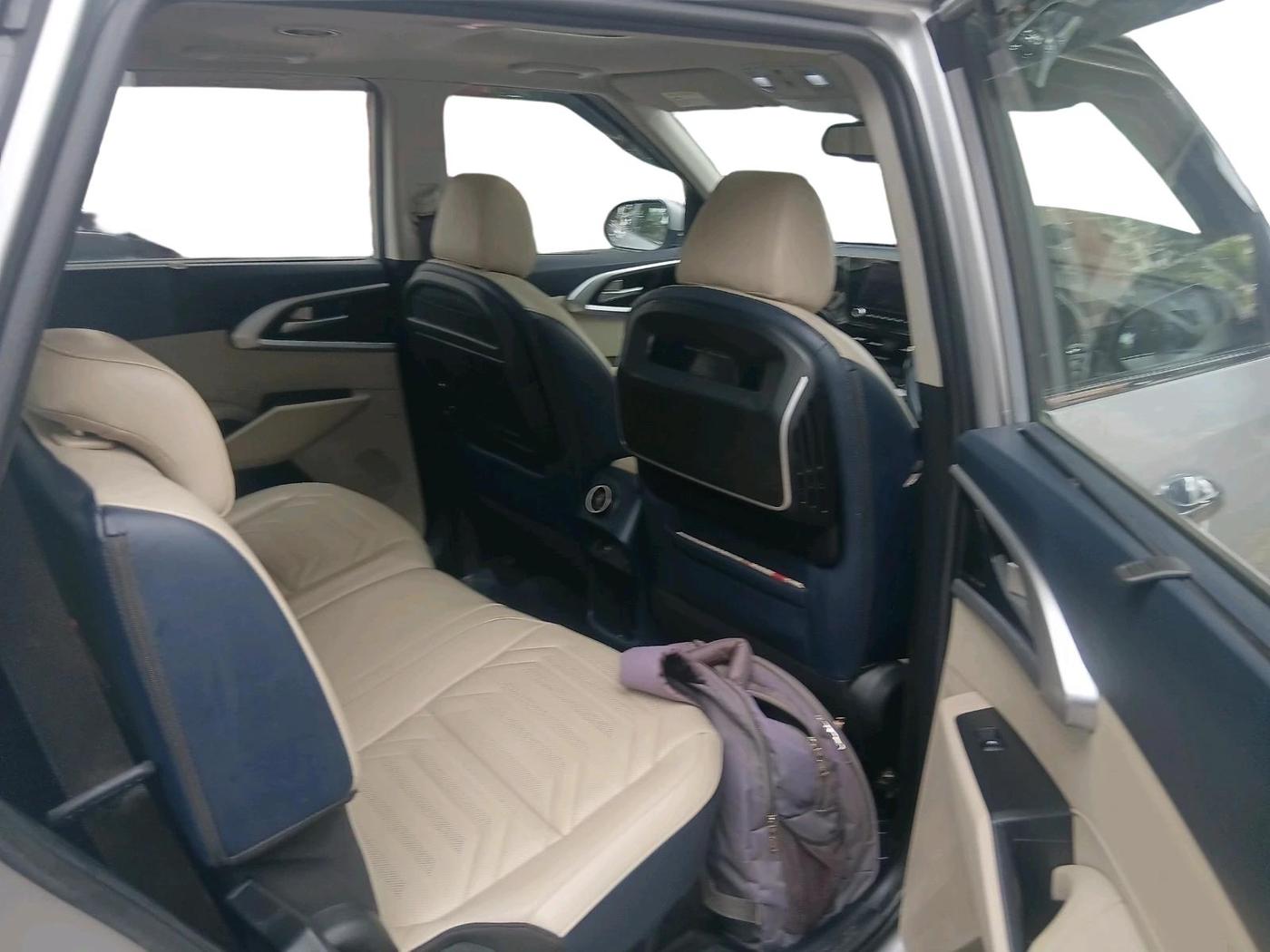 2022 KIA CARENS LUXURY PLUS 1.4 PETROL 7 STR, Petrol, Manual, 51,258 km, interior