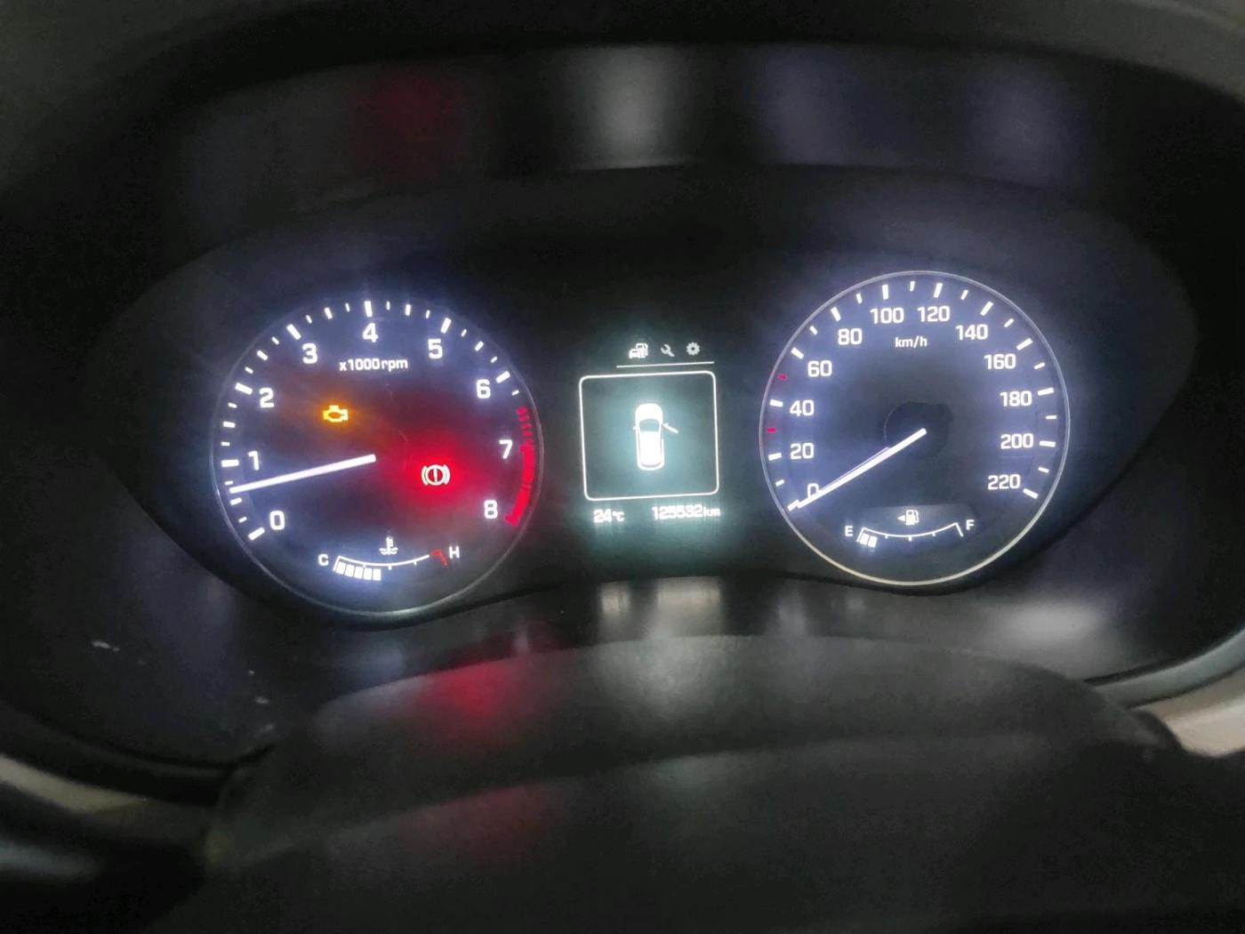 2017 Hyundai Elite i20 ASTA 1.2 (O), CNG, Manual, 1,25,532 km, interior