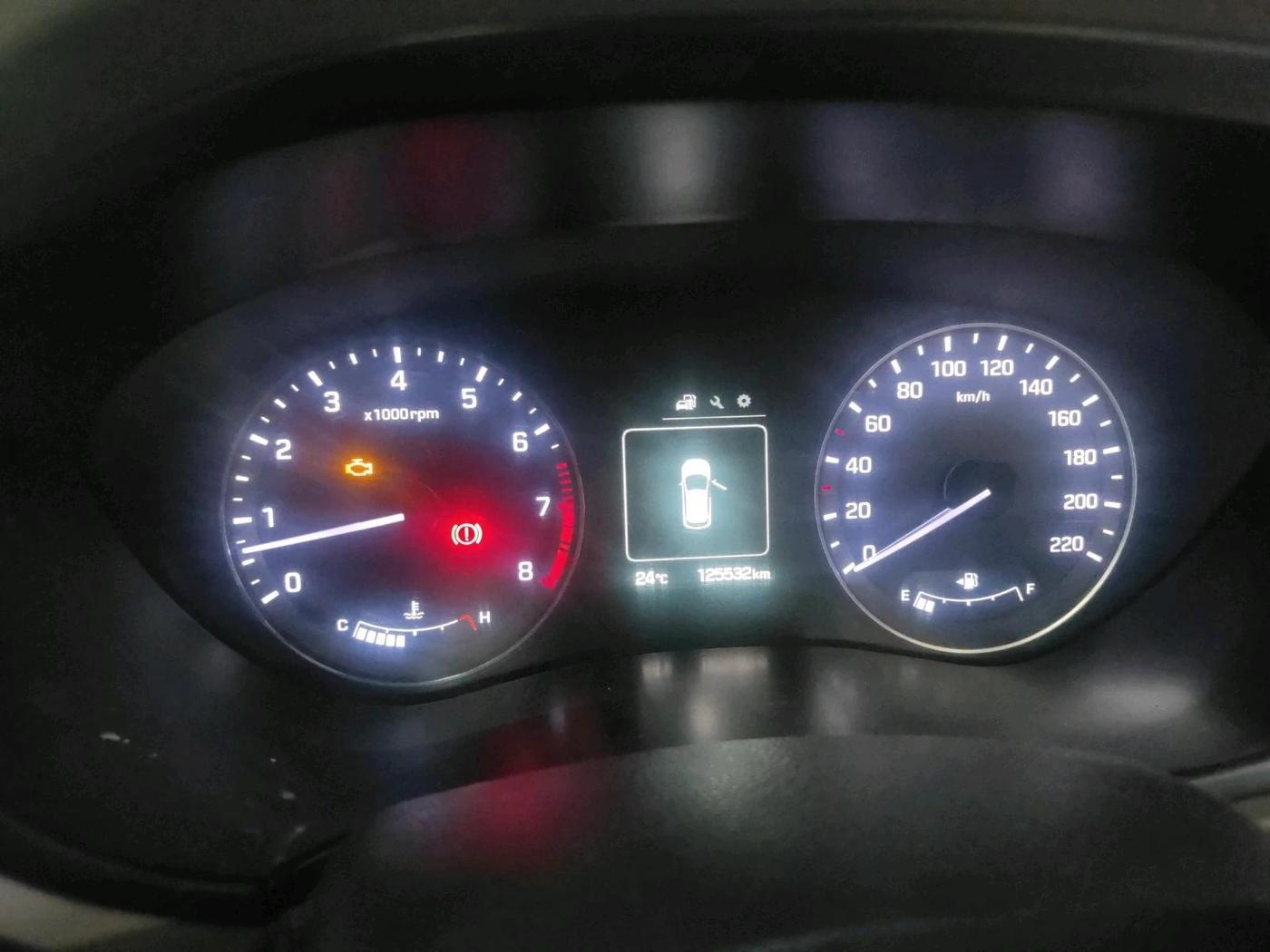 2017 Hyundai Elite i20 ASTA 1.2 (O), CNG, Manual, 1,25,532 km, interior