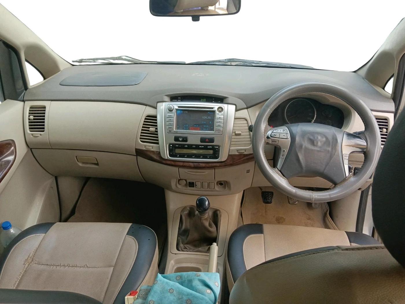2012 Toyota Innova VX 2.5 8 STR, Diesel, Manual, 3,02,574 km, interior