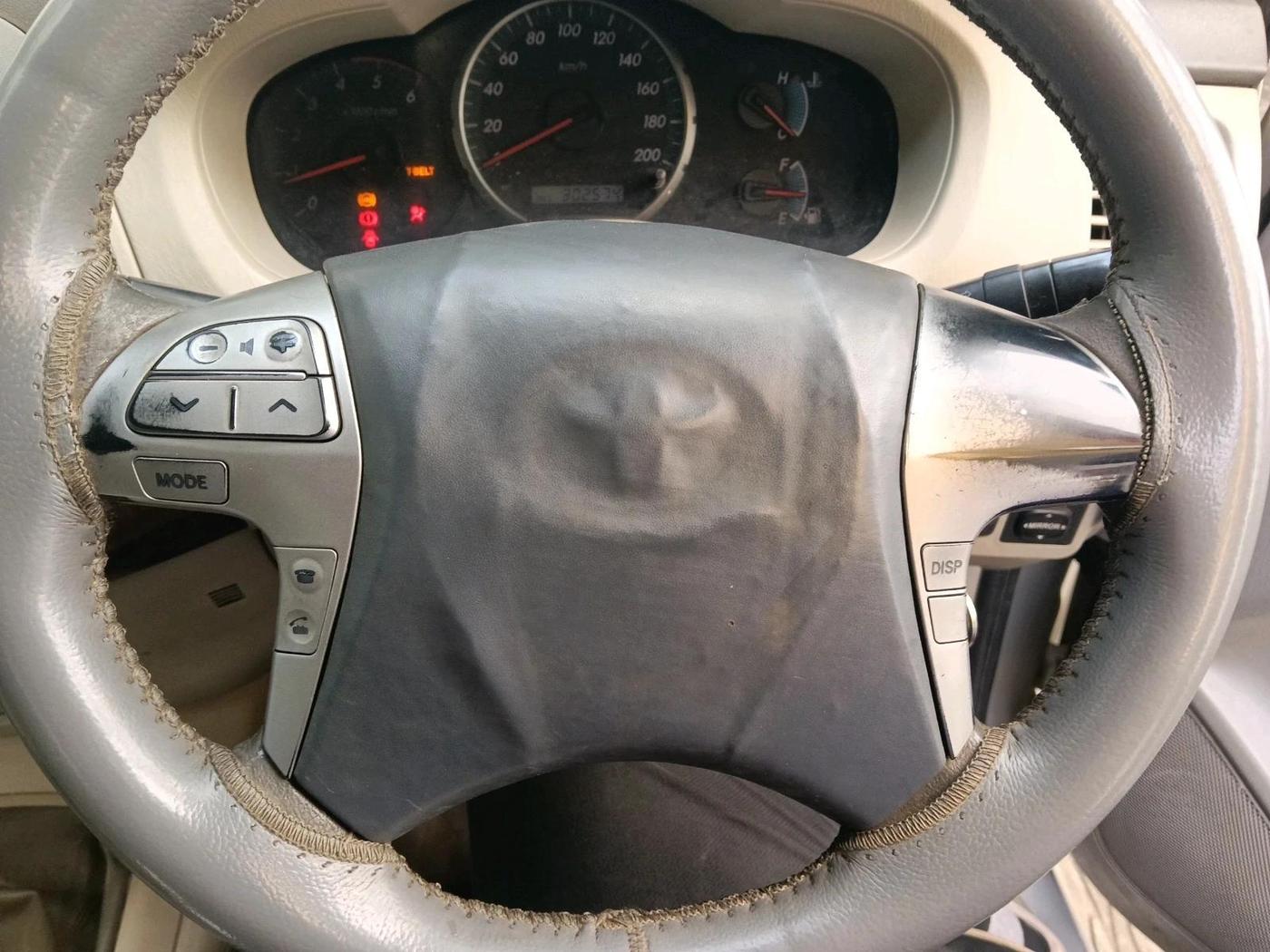 2012 Toyota Innova VX 2.5 8 STR, Diesel, Manual, 3,02,574 km, interior