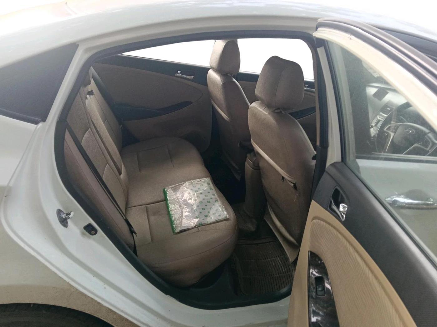 2011 Hyundai Verna FLUIDIC 1.6 CRDI SX, Diesel, Manual, 99,999 km, interior