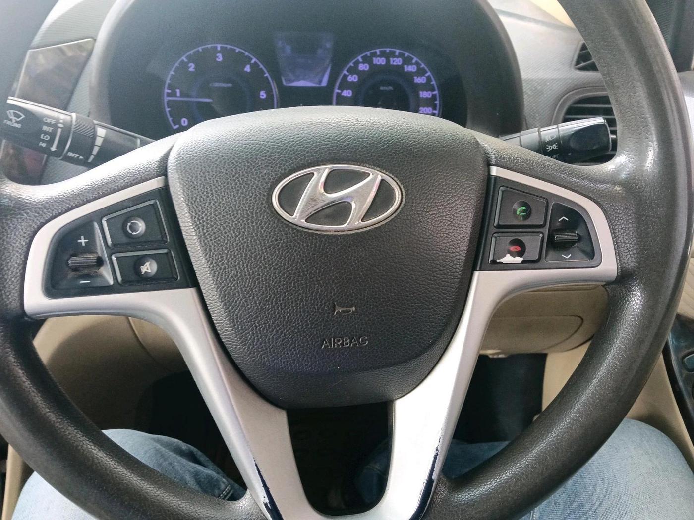 2011 Hyundai Verna FLUIDIC 1.6 CRDI SX, Diesel, Manual, 99,999 km, interior