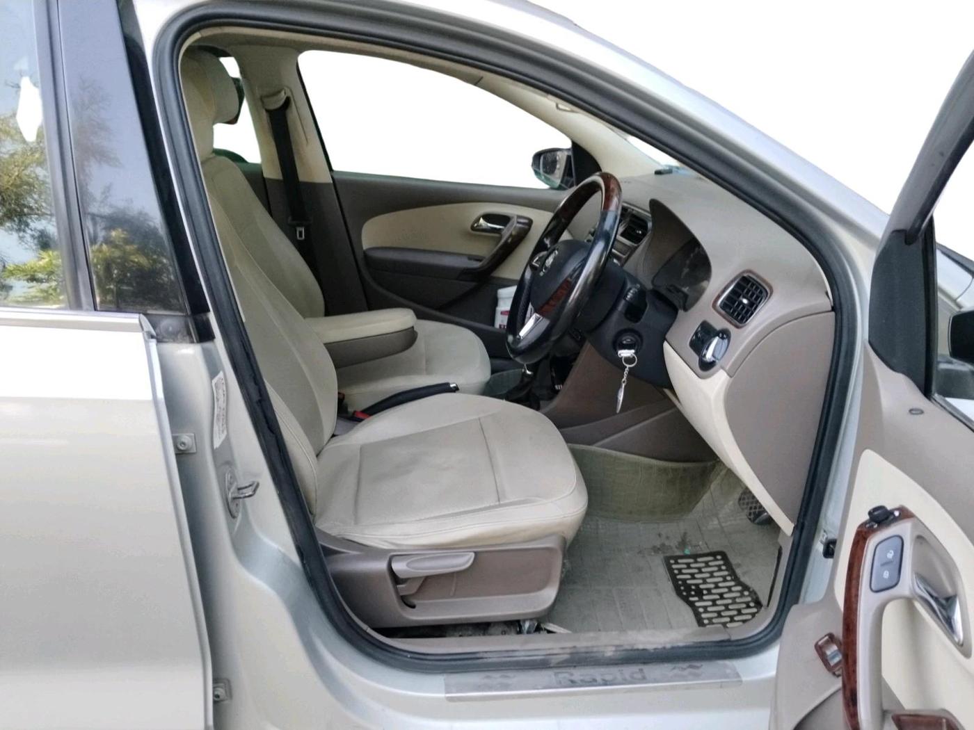 2016 Skoda Rapid 1.5 TDI CR STYLE PLUS AT, Diesel, Automatic, 1,08,840 km, interior