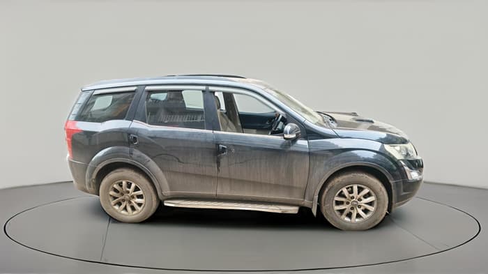 2016 Mahindra XUV500 W10 AWD, Diesel, Manual, 80,497 km, exterior