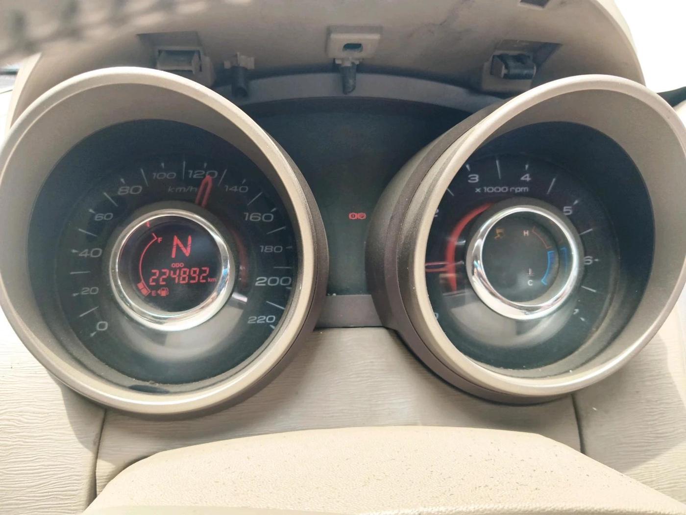 2012 Mahindra XUV500 W8, Diesel, Manual, 2,24,892 km, interior