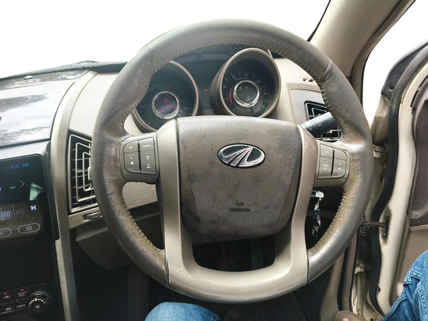 2012 Mahindra XUV500 W8, Diesel, Manual, 2,24,892 km, interior