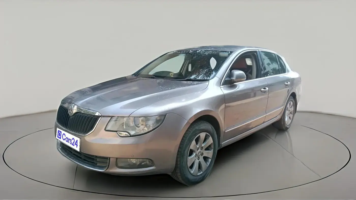 2013 Skoda Superb ELEGANCE 2.0 TDI CR AT, Diesel, Automatic, 1,16,008 km, exterior