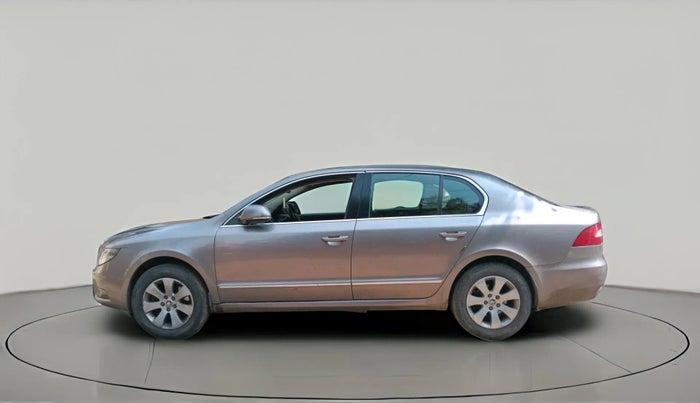 2013 Skoda Superb ELEGANCE 2.0 TDI CR AT, Diesel, Automatic, 1,16,008 km, exterior