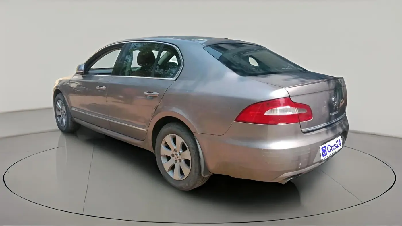 2013 Skoda Superb ELEGANCE 2.0 TDI CR AT, Diesel, Automatic, 1,16,008 km, exterior