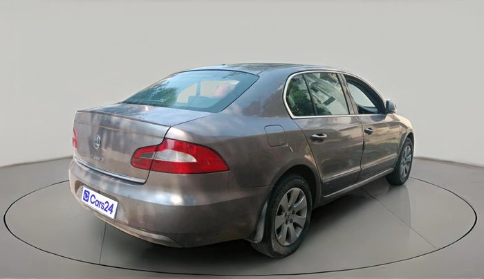 2013 Skoda Superb ELEGANCE 2.0 TDI CR AT, Diesel, Automatic, 1,16,008 km, exterior