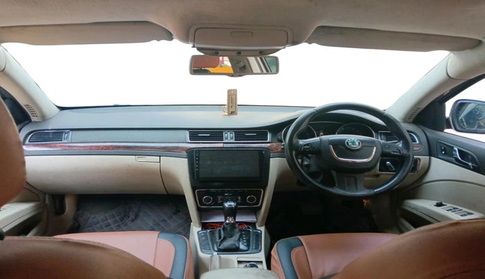 2013 Skoda Superb ELEGANCE 2.0 TDI CR AT, Diesel, Automatic, 1,16,008 km, interior