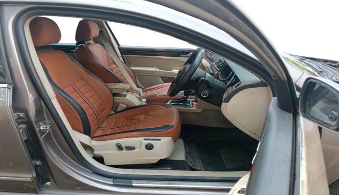 2013 Skoda Superb ELEGANCE 2.0 TDI CR AT, Diesel, Automatic, 1,16,008 km, interior