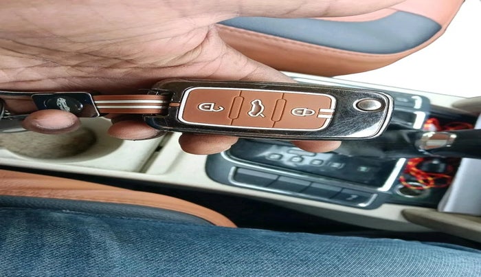 2013 Skoda Superb ELEGANCE 2.0 TDI CR AT, Diesel, Automatic, 1,16,008 km, interior