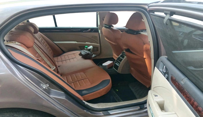 2013 Skoda Superb ELEGANCE 2.0 TDI CR AT, Diesel, Automatic, 1,16,008 km, interior