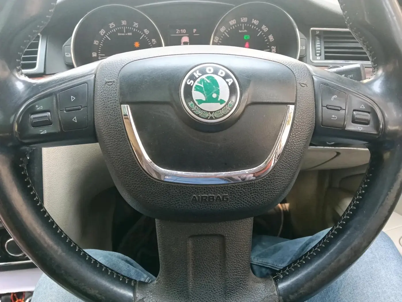 2013 Skoda Superb ELEGANCE 2.0 TDI CR AT, Diesel, Automatic, 1,16,008 km, interior