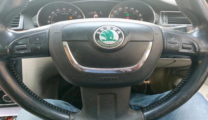 2013 Skoda Superb ELEGANCE 2.0 TDI CR AT, Diesel, Automatic, 1,16,008 km, interior