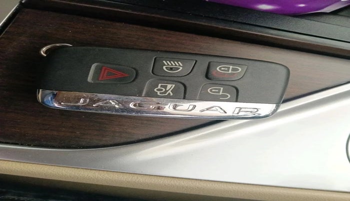 2015 Jaguar XF 2.2 DIESEL LUXURY, Diesel, Automatic, 18,678 km, interior