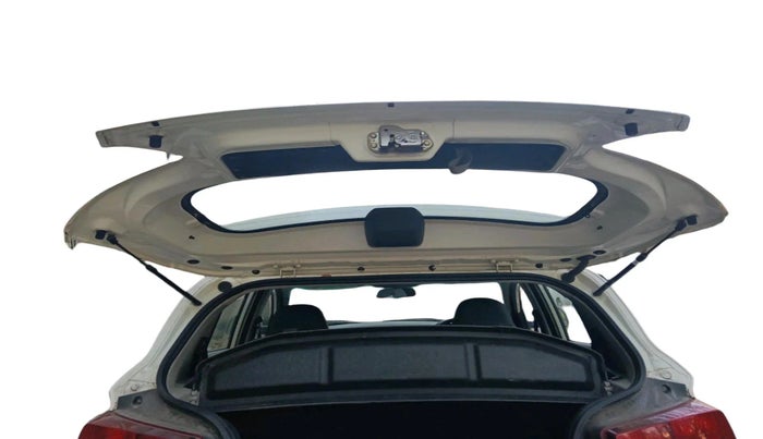 2016 Mahindra Kuv100 K8 6 STR, Petrol, Manual, 50,338 km, exterior