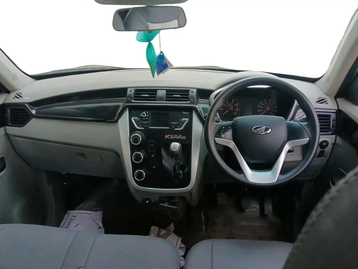 2016 Mahindra Kuv100 K8 6 STR, Petrol, Manual, 50,338 km, interior
