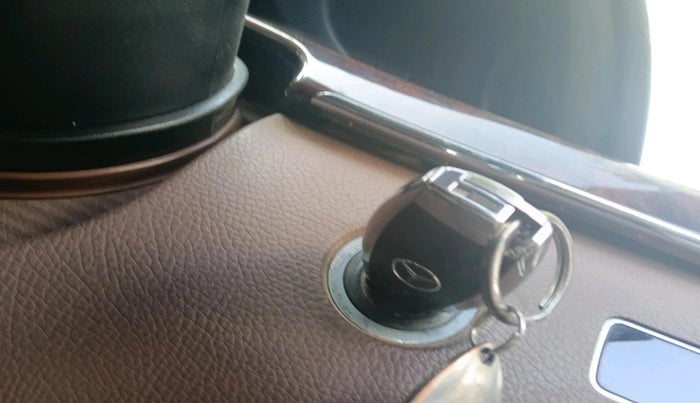 2011 Mercedes Benz S Class S350 CDI L V6, Diesel, Automatic, 1,88,824 km, interior