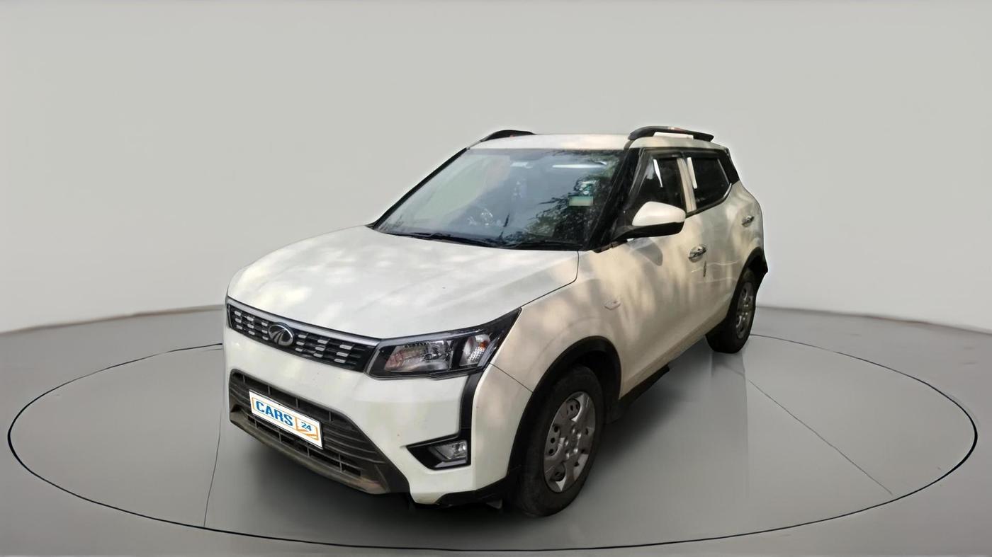 2022 Mahindra XUV300 W4 1.2 PETROL, Petrol, Manual, 43,704 km, exterior