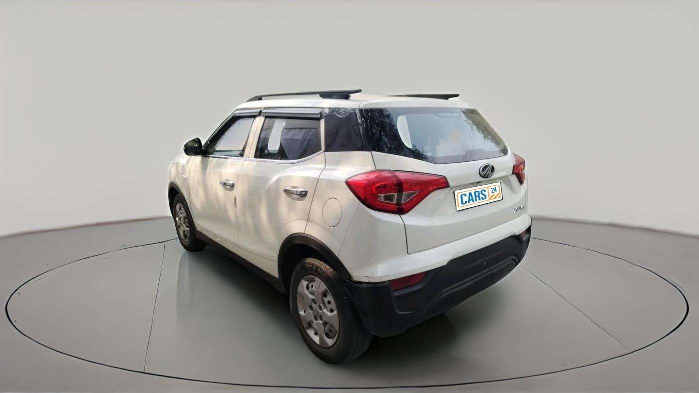 2022 Mahindra XUV300 W4 1.2 PETROL, Petrol, Manual, 43,704 km, exterior