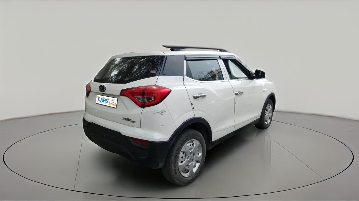 2022 Mahindra XUV300 W4 1.2 PETROL, Petrol, Manual, 43,704 km, exterior