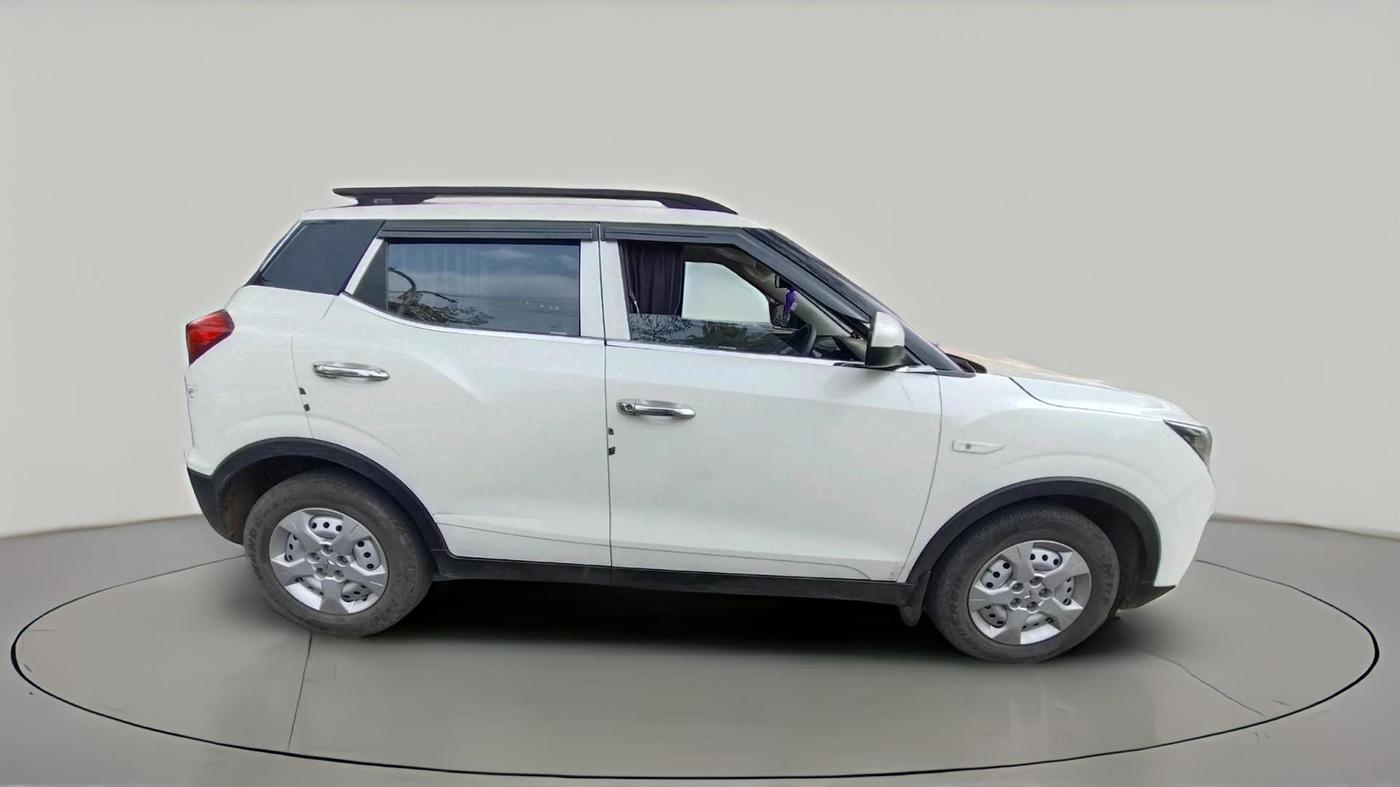 2022 Mahindra XUV300 W4 1.2 PETROL, Petrol, Manual, 43,704 km, exterior