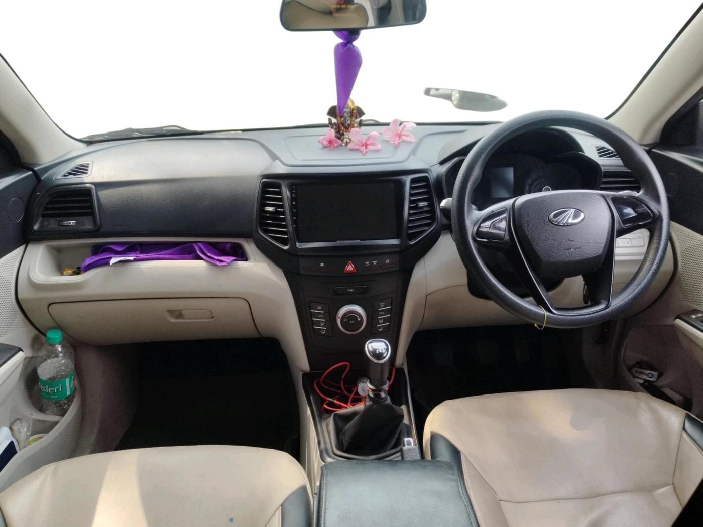 2022 Mahindra XUV300 W4 1.2 PETROL, Petrol, Manual, 43,704 km, interior