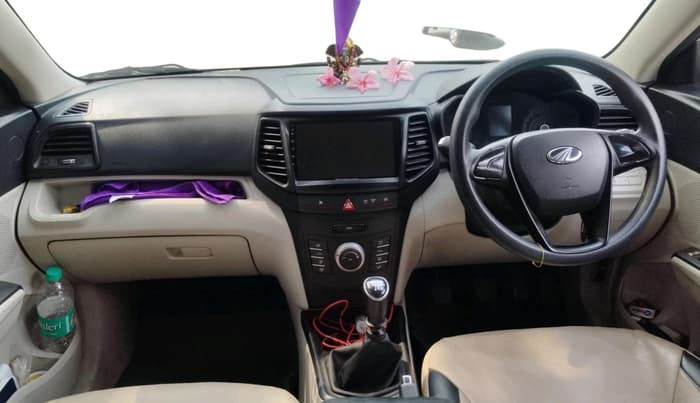 2022 Mahindra XUV300 W4 1.2 PETROL, Petrol, Manual, 43,704 km, interior