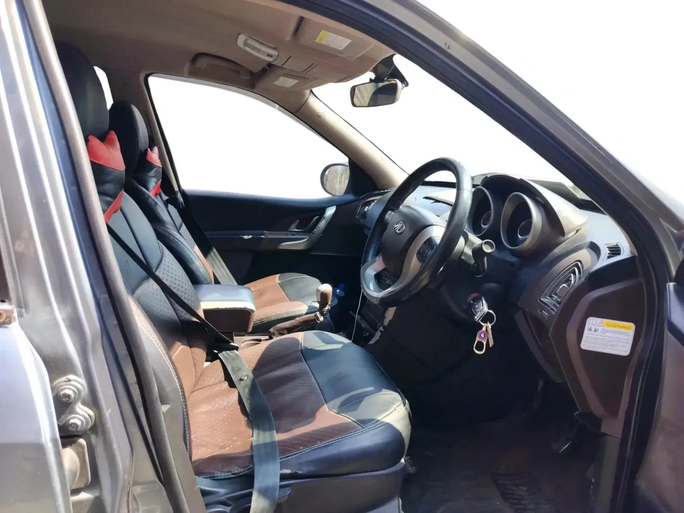 2012 Mahindra XUV500 W8, Diesel, Manual, 2,04,235 km, interior