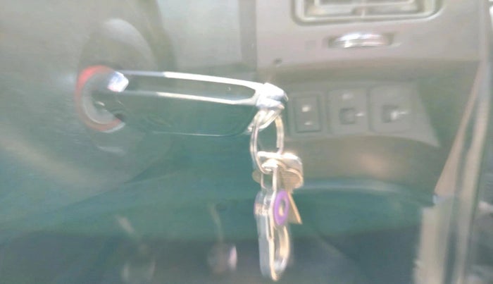 2012 Mahindra XUV500 W8, Diesel, Manual, 2,04,235 km, interior