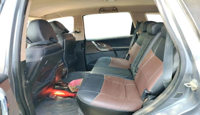 2012 Mahindra XUV500 W8, Diesel, Manual, 2,04,235 km, interior