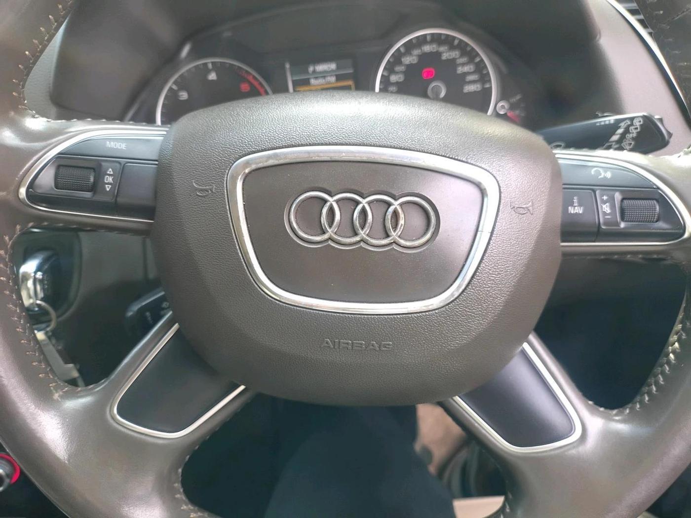 2013 Audi Q5 2.0 TDI QUATTRO, Diesel, Automatic, 1,16,213 km, interior