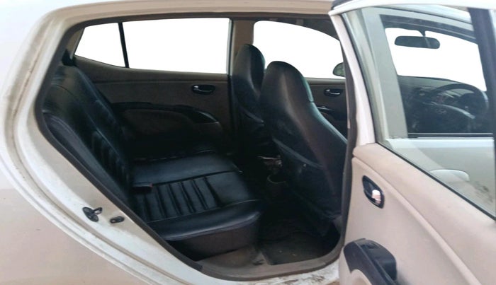 2011 Hyundai i10 MAGNA 1.1, Petrol, Manual, 1,02,757 km, interior