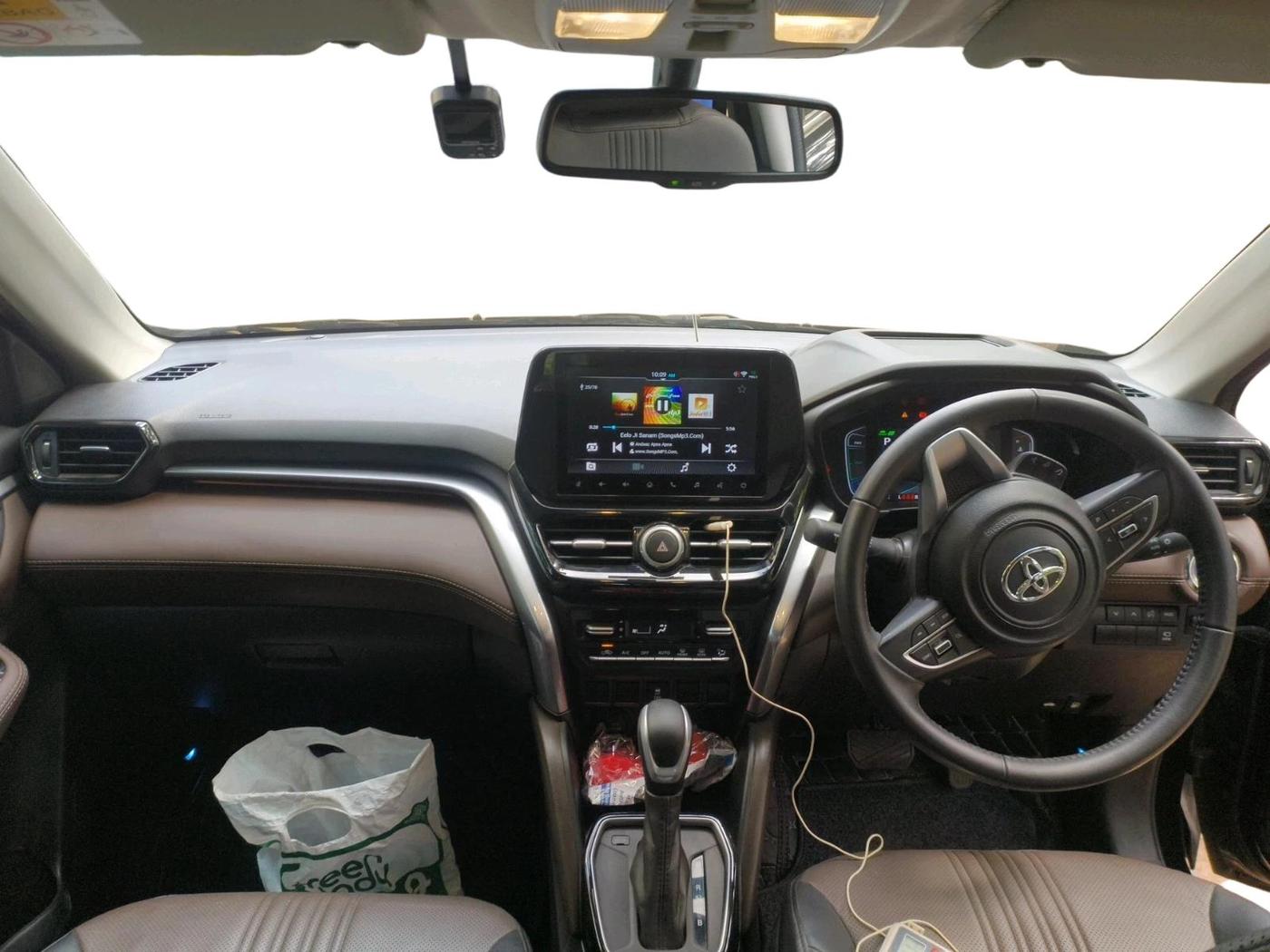 2025 Toyota URBAN CRUISER HYRYDER V HYBRID, Hybrid, Automatic, 26,683 km, interior