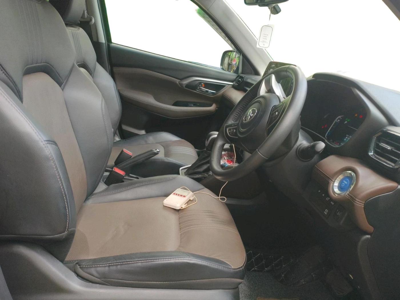 2025 Toyota URBAN CRUISER HYRYDER V HYBRID, Hybrid, Automatic, 26,683 km, interior
