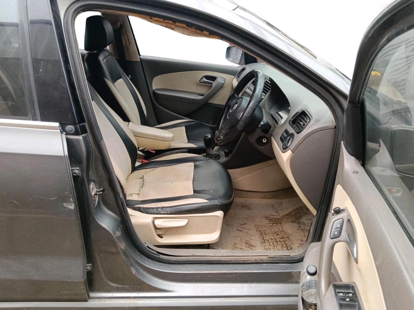 2013 Volkswagen Vento HIGHLINE DIESEL 1.6, Diesel, Manual, 1,27,622 km, interior