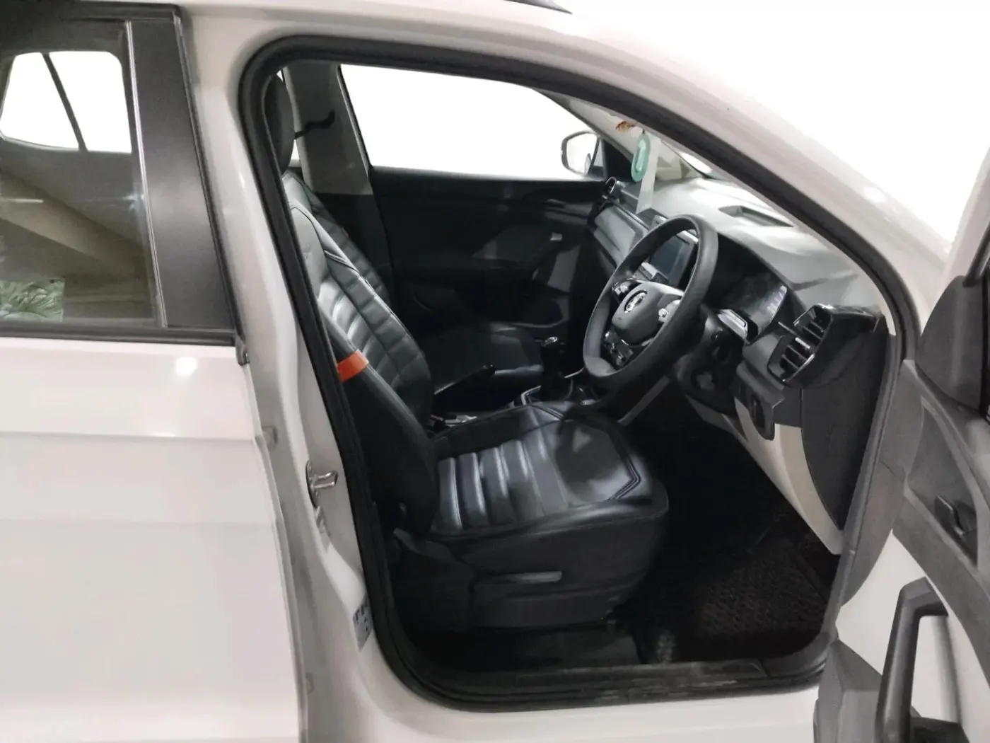 2022 Skoda KUSHAQ ACTIVE 1.0L TSI MT, Petrol, Manual, 24,620 km, interior