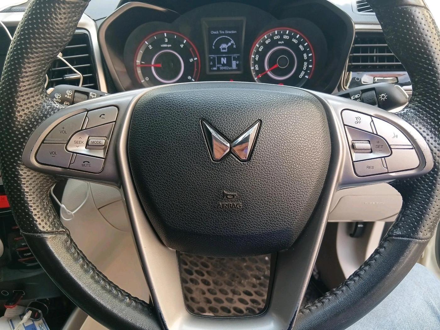 2023 Mahindra XUV300 W8 1.5 DIESEL, Diesel, Manual, 98,482 km, interior
