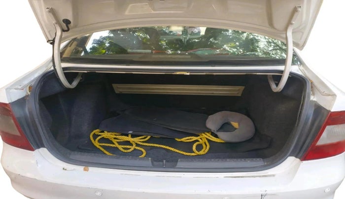 2013 Skoda Rapid ELEGANCE 1.6 TDI CR MT, Diesel, Manual, 1,30,258 km, exterior