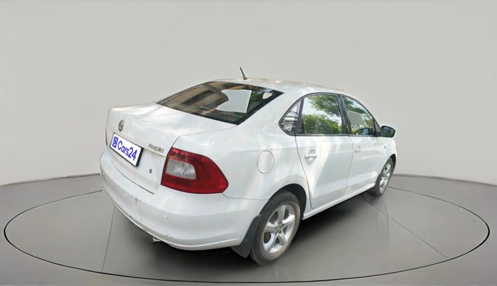 2013 Skoda Rapid ELEGANCE 1.6 TDI CR MT, Diesel, Manual, 1,30,258 km, exterior