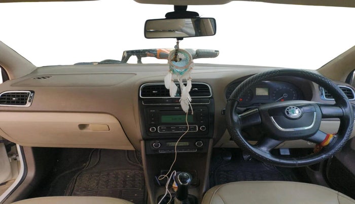 2013 Skoda Rapid ELEGANCE 1.6 TDI CR MT, Diesel, Manual, 1,30,258 km, interior