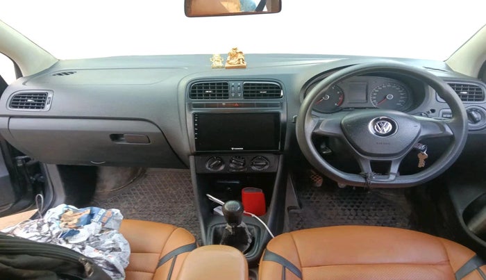 2015 Volkswagen Polo COMFORTLINE 1.2L, Petrol, Manual, 1,75,983 km, interior