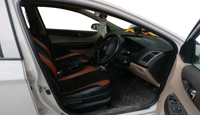 2013 Hyundai i20 MAGNA (O) 1.4 CRDI, Diesel, Manual, 4,17,670 km, interior