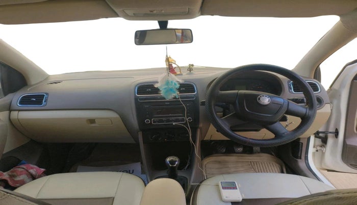 2013 Skoda Rapid AMBITION 1.6 MPI MT, Petrol, Manual, 96,127 km, interior