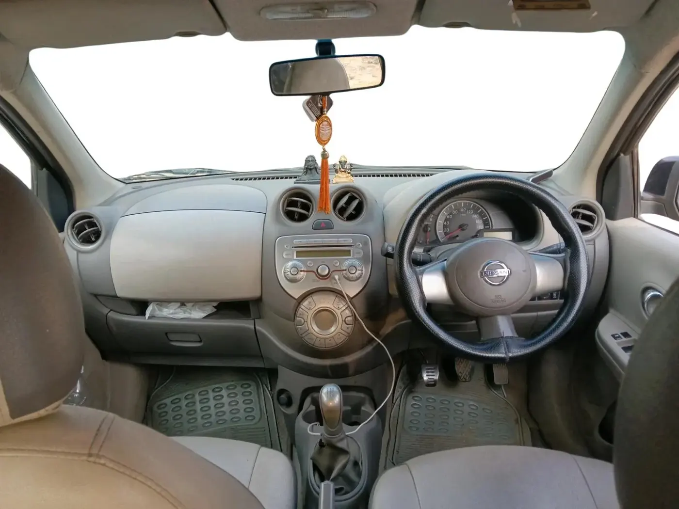 2011 Nissan Micra XV PREMIUM DIESEL, Diesel, Manual, 1,10,969 km, interior