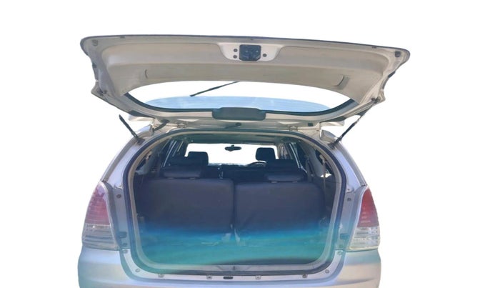 2010 Toyota Innova V 2.5 8 STR, Diesel, Manual, 2,83,476 km, exterior