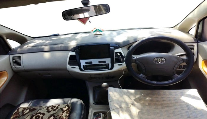 2010 Toyota Innova V 2.5 8 STR, Diesel, Manual, 2,83,476 km, interior